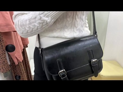 ❤️ Publica masturbatio iuvenum canis FeralBerry cum dildo in conclavi apto Porn video apud nos
